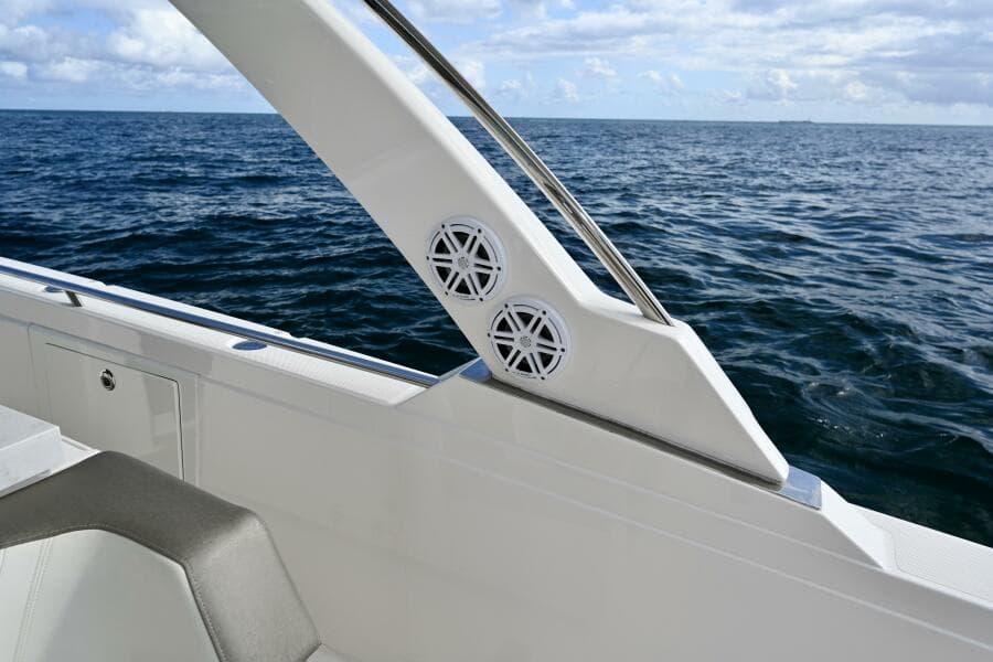 2023 Tiara Yachts 38 LS - Photo 10