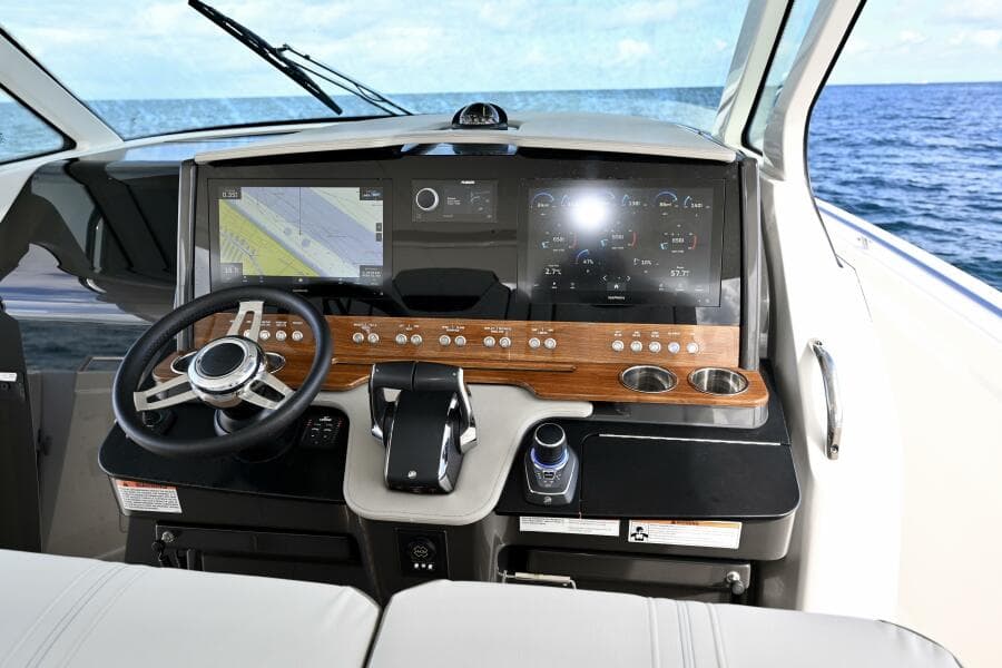 2023 Tiara Yachts 38 LS - Photo 12