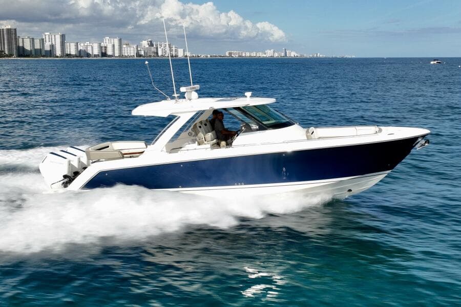 2023 Tiara Yachts 38 LS - Photo 2