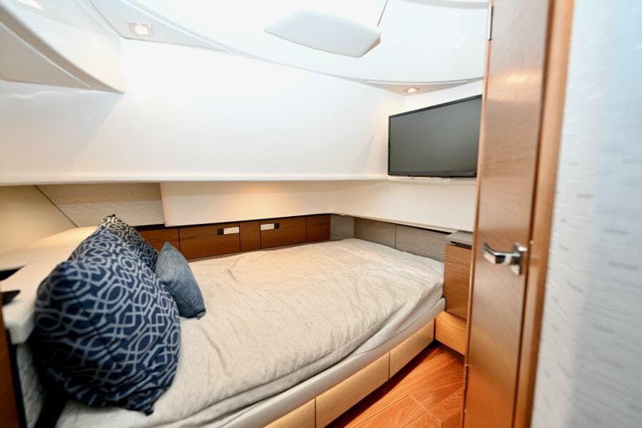 2023 Tiara Yachts 38 LS - Photo 17