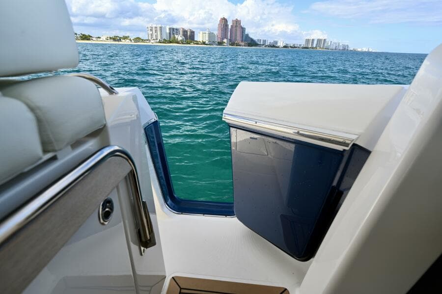 2023 Tiara Yachts 38 LS - Photo 16