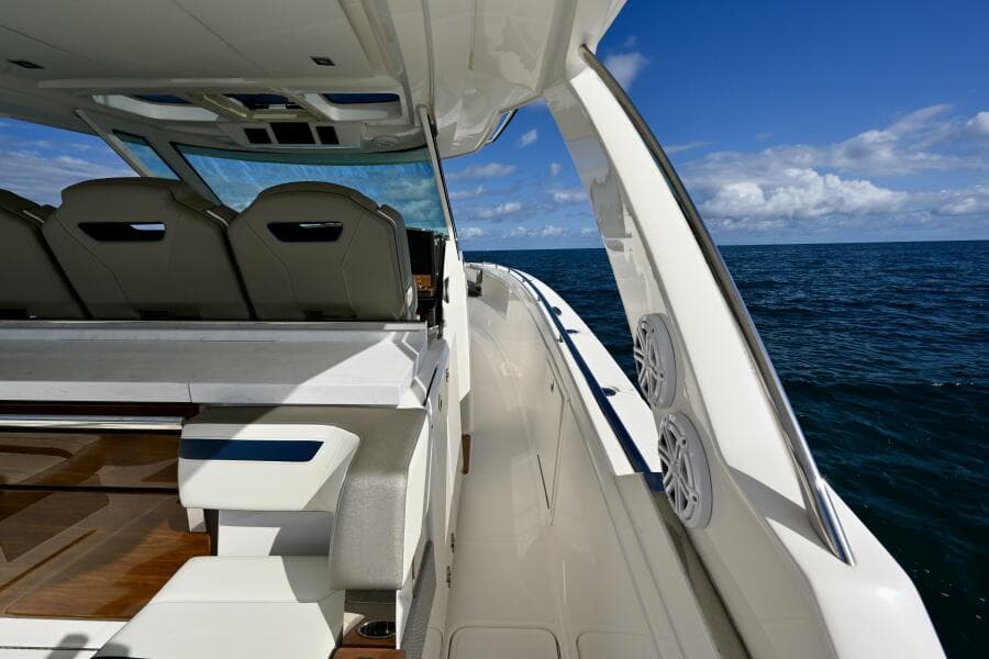 2023 Tiara Yachts 38 LS - Photo 9