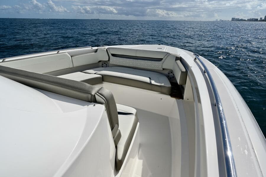 2023 Tiara Yachts 38 LS - Photo 22