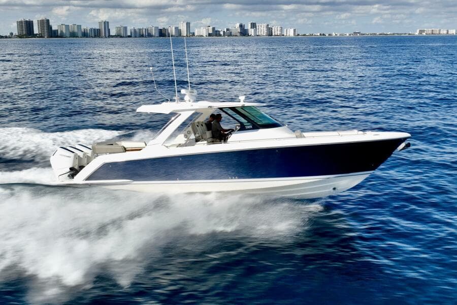 2023 Tiara Yachts 38 LS - Photo 30