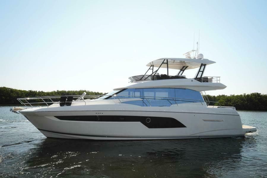 2023 52 Prestige Flybridge - Port Profile