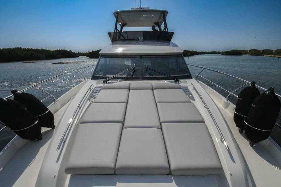 2023 52 Prestige Flybridge - Bow