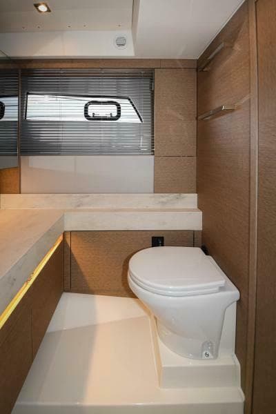 2023 52 Prestige Flybridge - Master Head