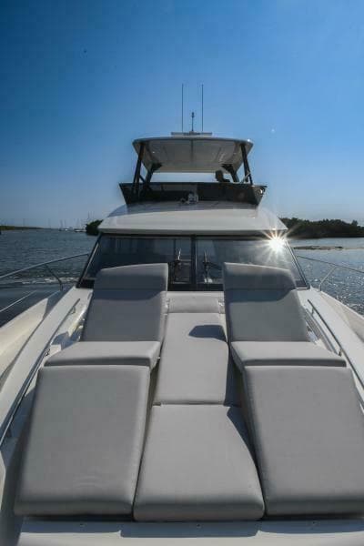 2023 52 Prestige Flybridge - Bow