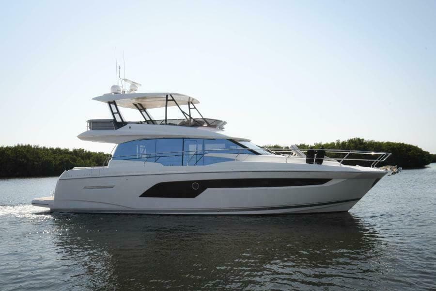 2023 52 Prestige Flybridge - Starboard Profile