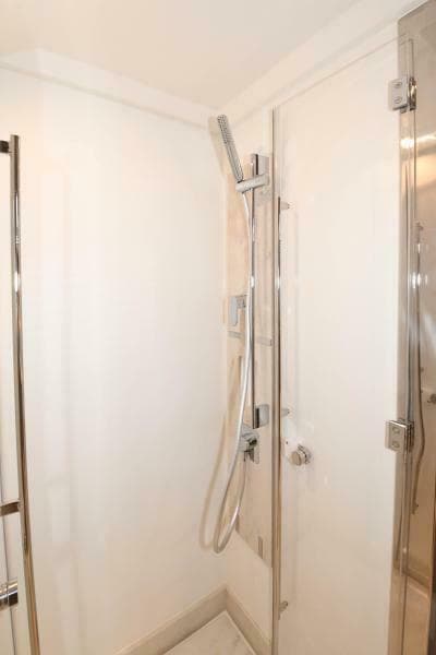 2023 52 Prestige Flybridge - Master Head