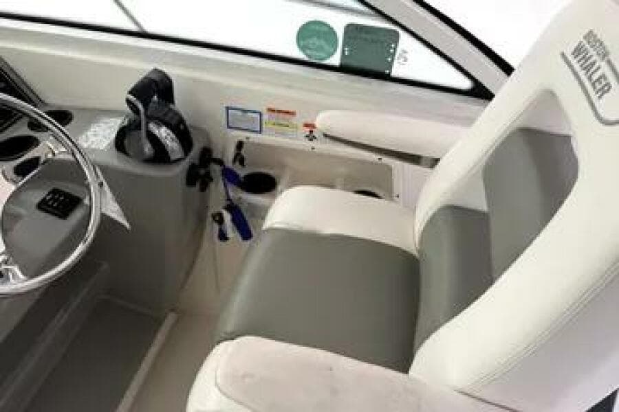 2014 Boston Whaler 285 Conquest