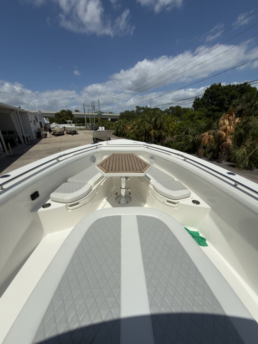 2016 Boston Whaler 350 Outrage