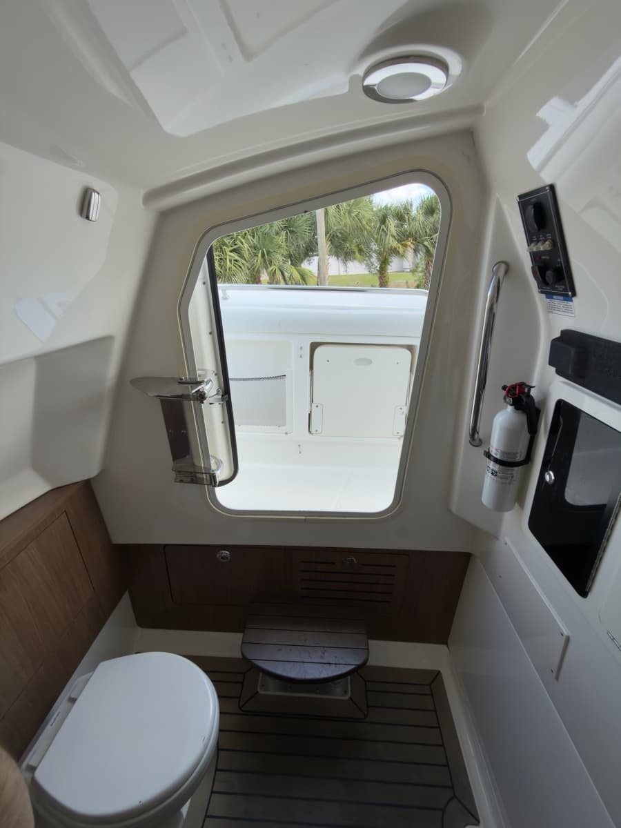 2016 Boston Whaler 350 Outrage