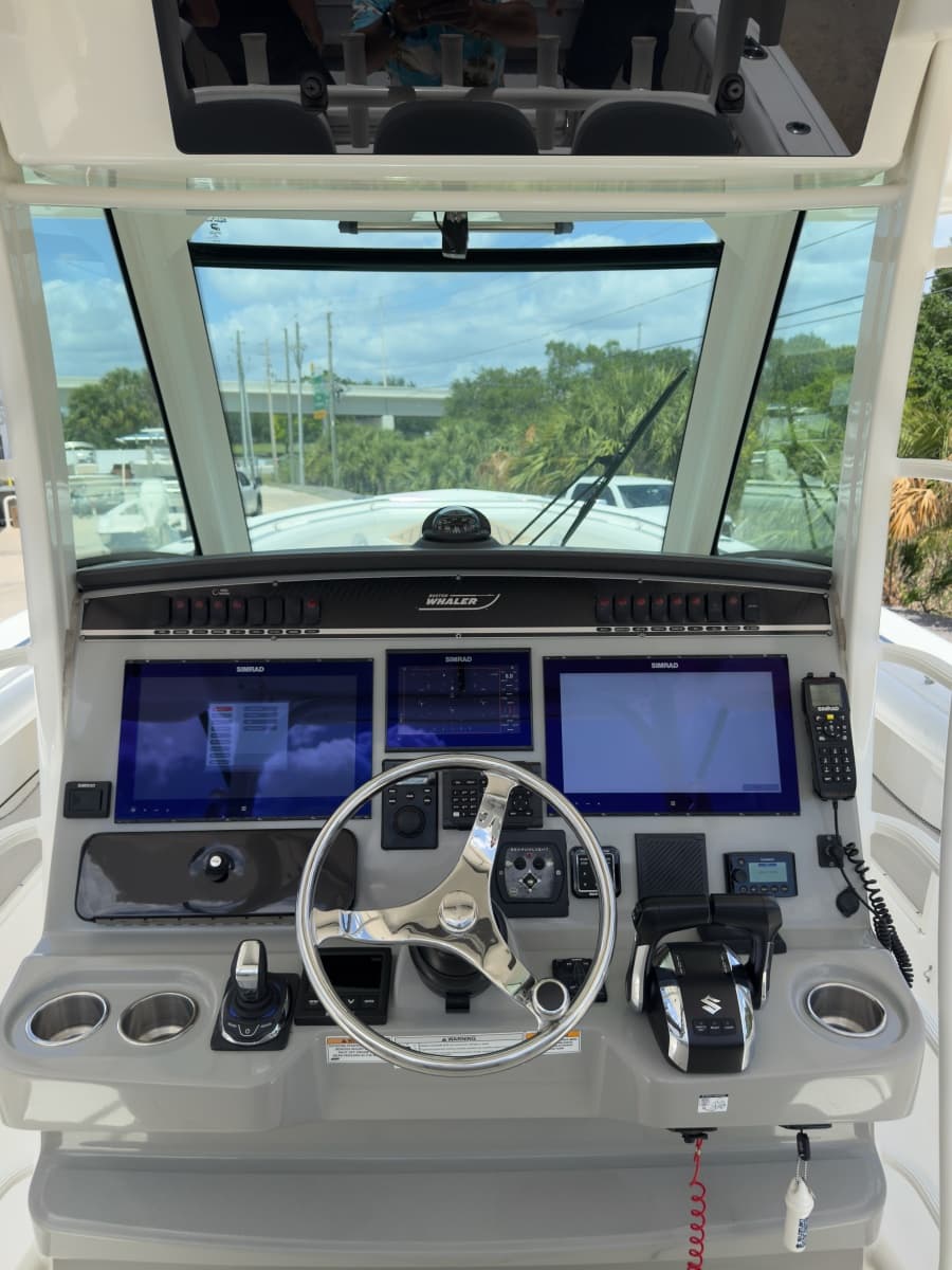 2016 Boston Whaler 350 Outrage