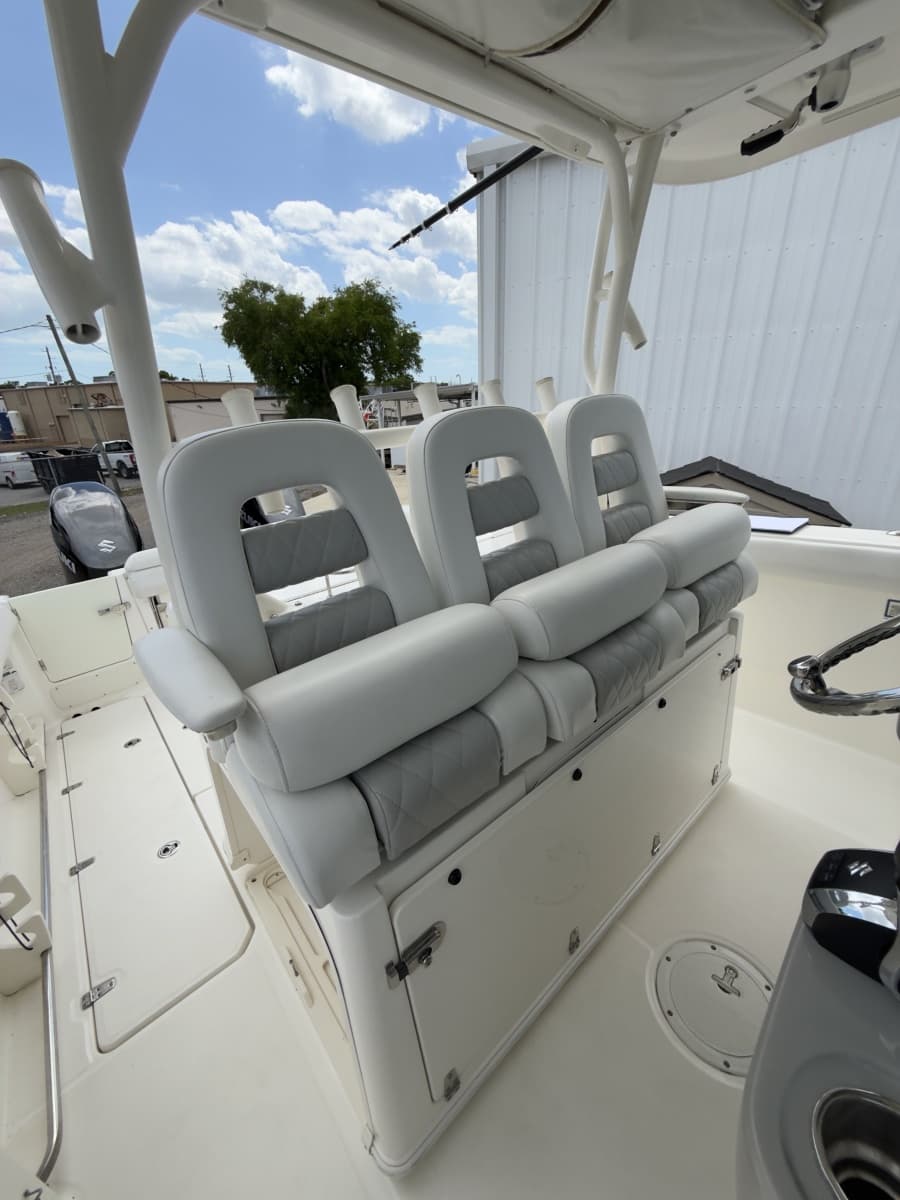 2016 Boston Whaler 350 Outrage