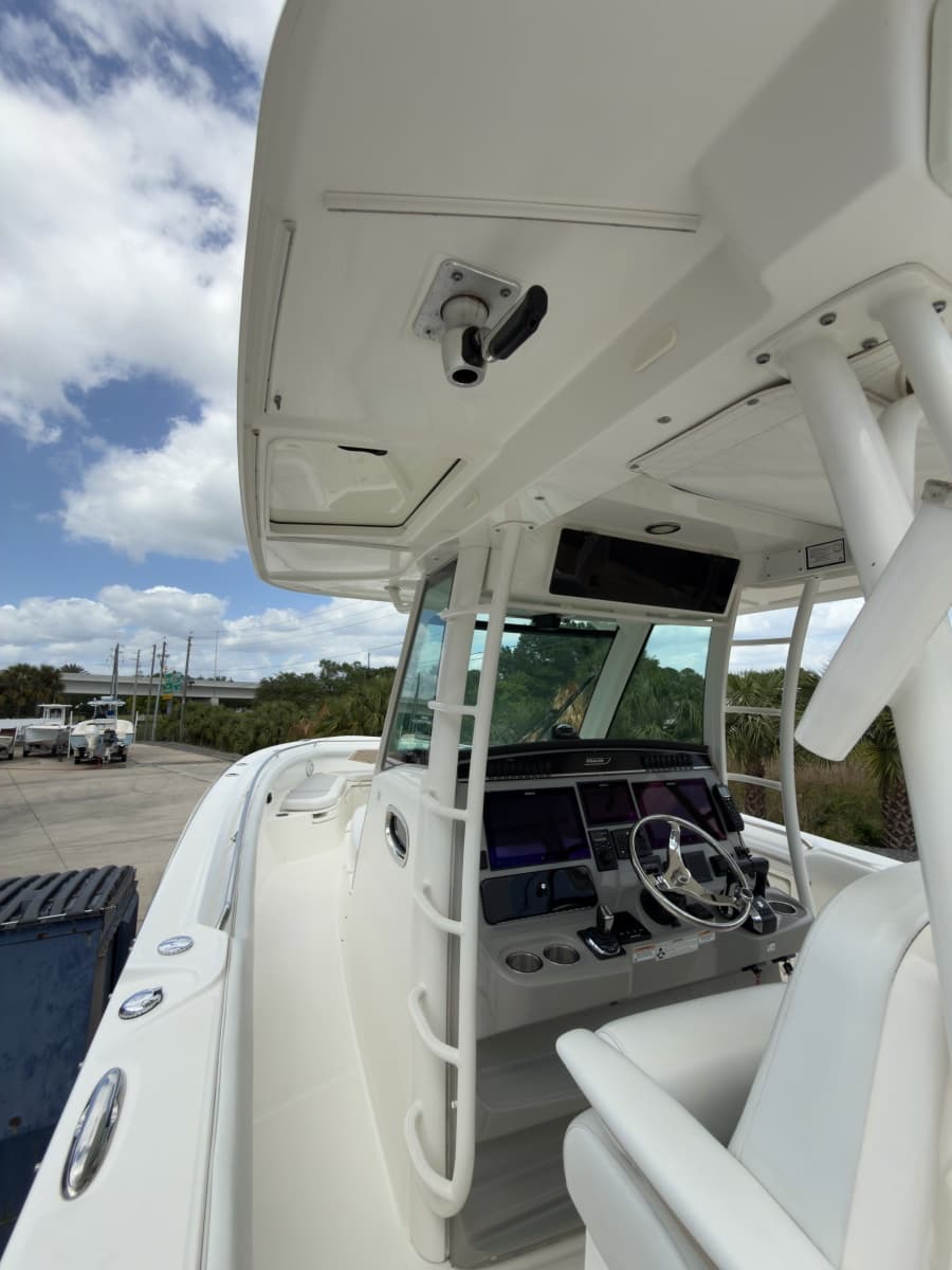 2016 Boston Whaler 350 Outrage