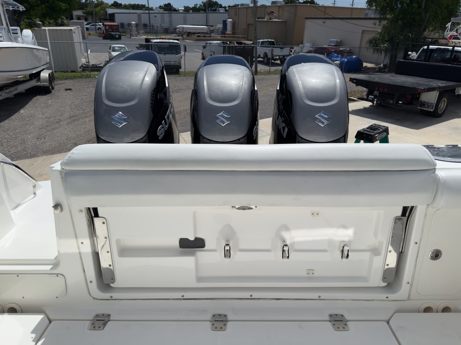 2016 Boston Whaler 350 Outrage