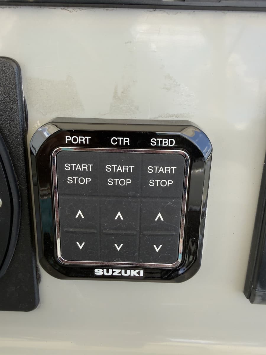 2016 Boston Whaler 350 Outrage