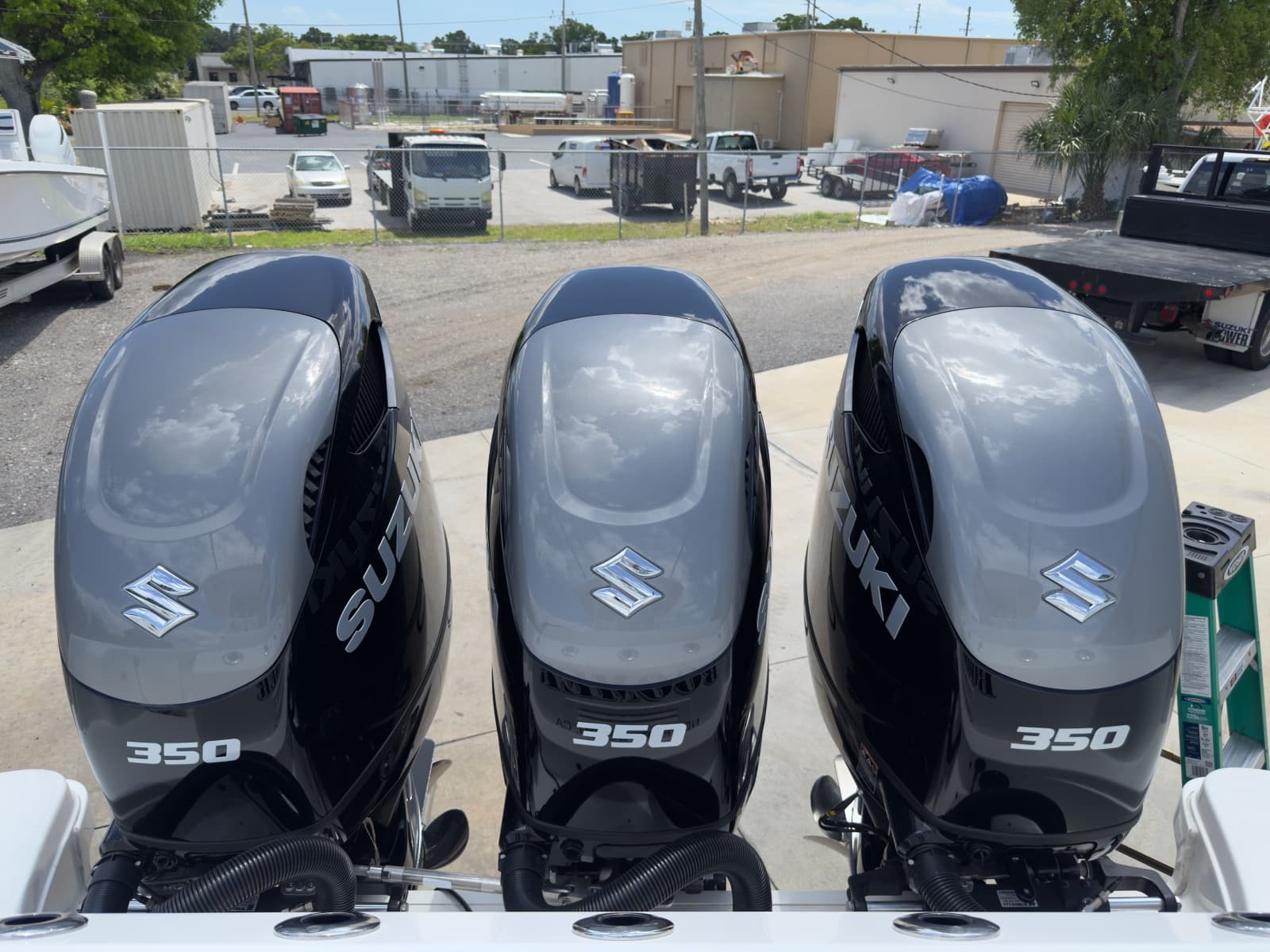 2016 Boston Whaler 350 Outrage