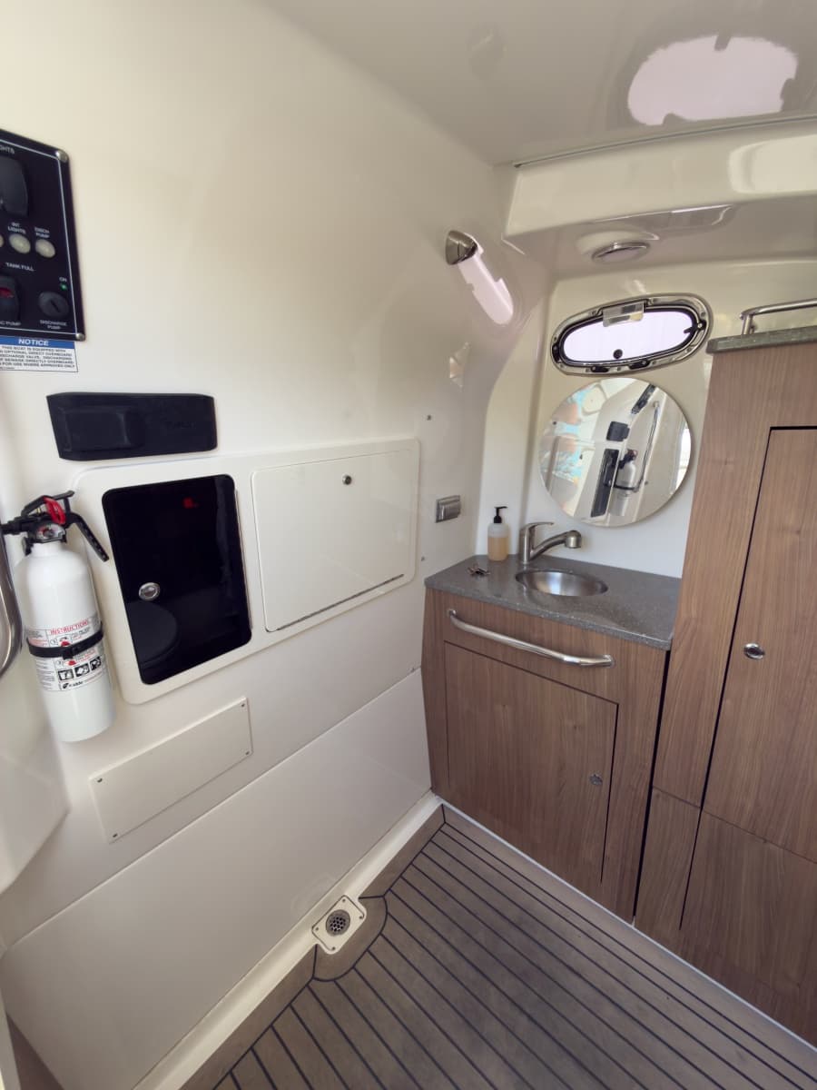 2016 Boston Whaler 350 Outrage