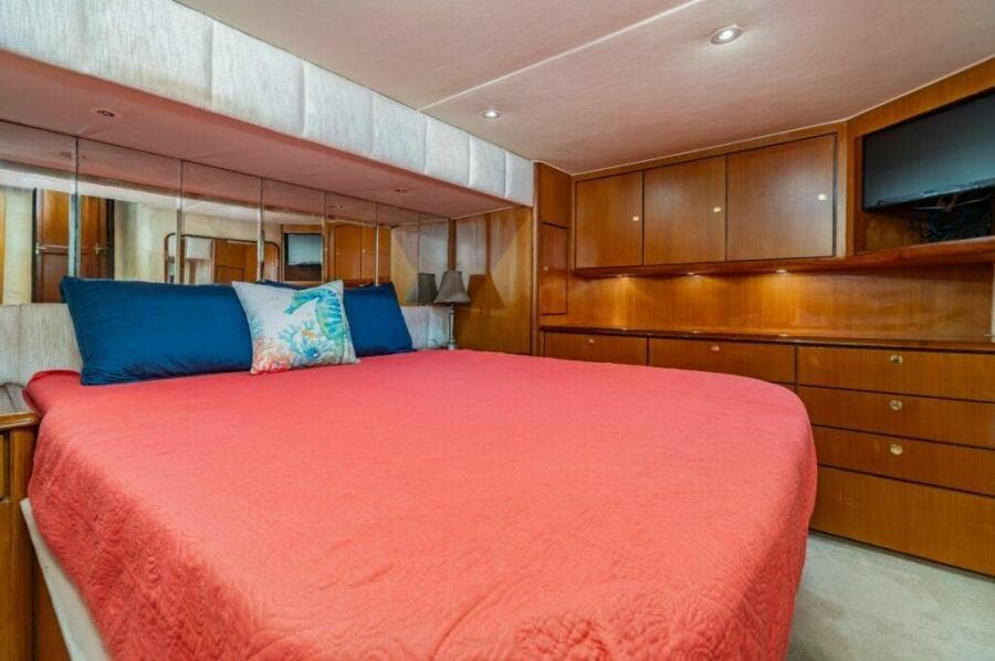 Ocean Yachts 56 TUNAR - Master Stateroom