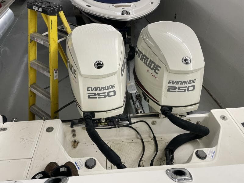 2000 Boston Whaler 280 Conquest