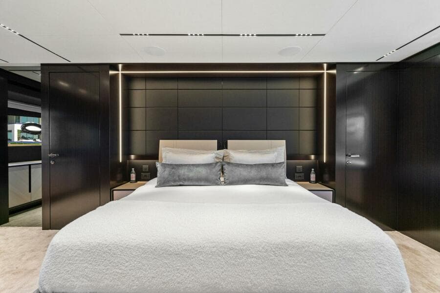 2023 Pershing GTX Motoryacht