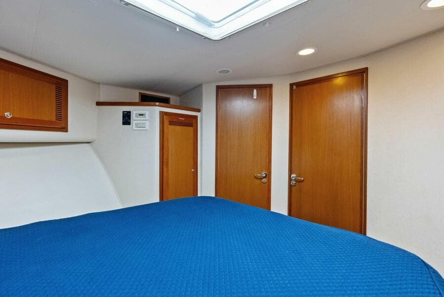 2006 Cabo 45 Express