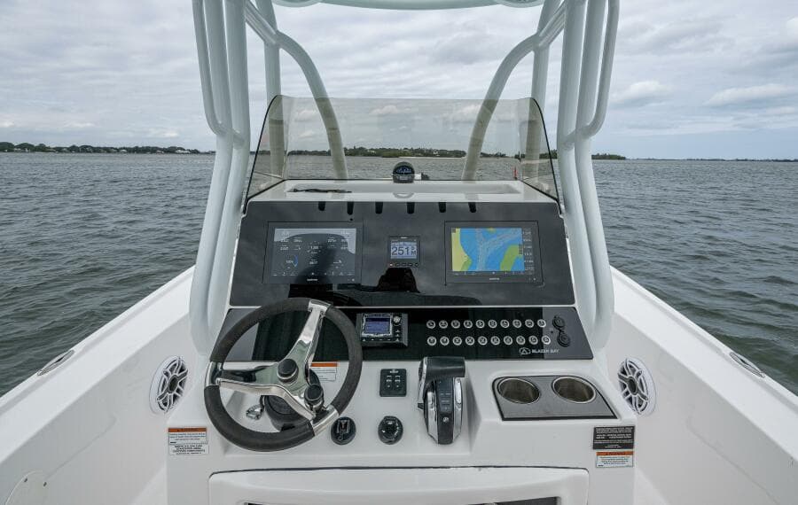 2022 Blazer Bay 2700 Hybrid