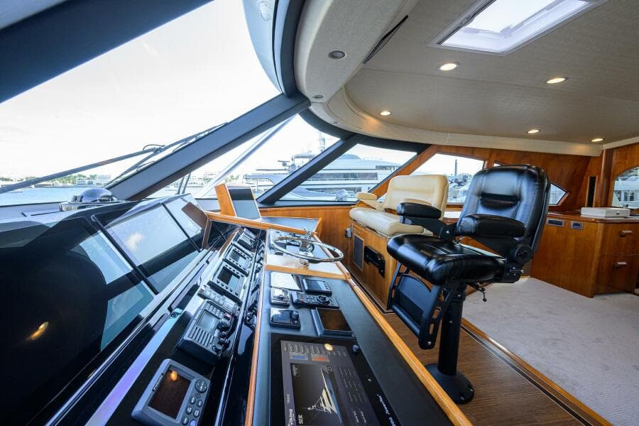 Viking  92 SPECULATOR - Skybridge Helm