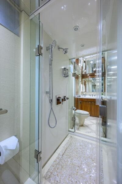 Viking  92 SPECULATOR - Master Stateroom Ensuite Head