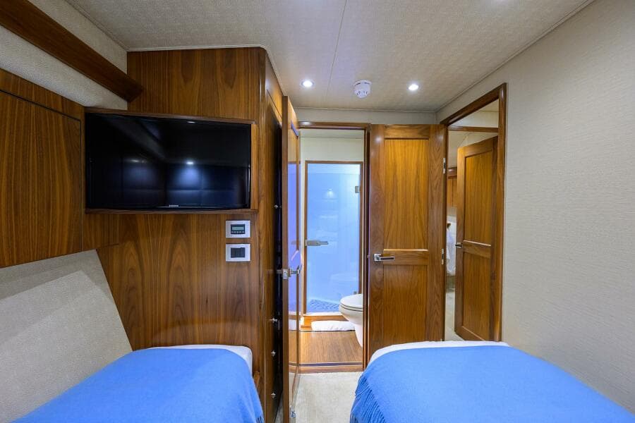 Viking  92 SPECULATOR - Twin Guest Stateroom