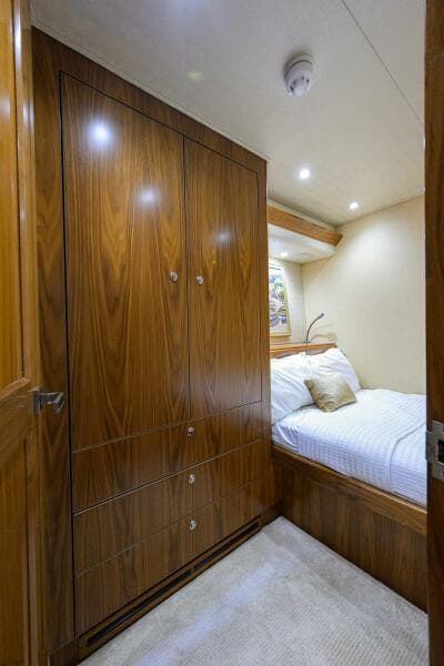 Viking  92 SPECULATOR - Guest Stateroom Midship Port