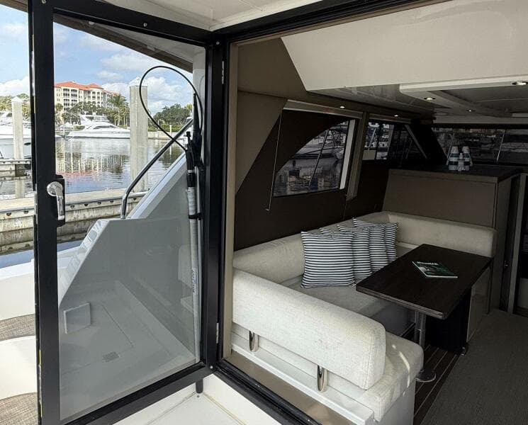 2013 Carver C-34 Command Bridge