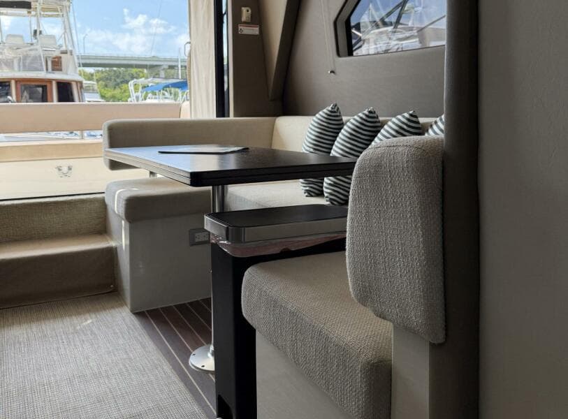 2013 Carver C-34 Command Bridge