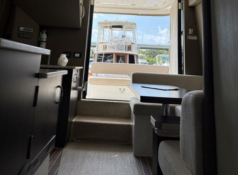 2013 Carver C-34 Command Bridge