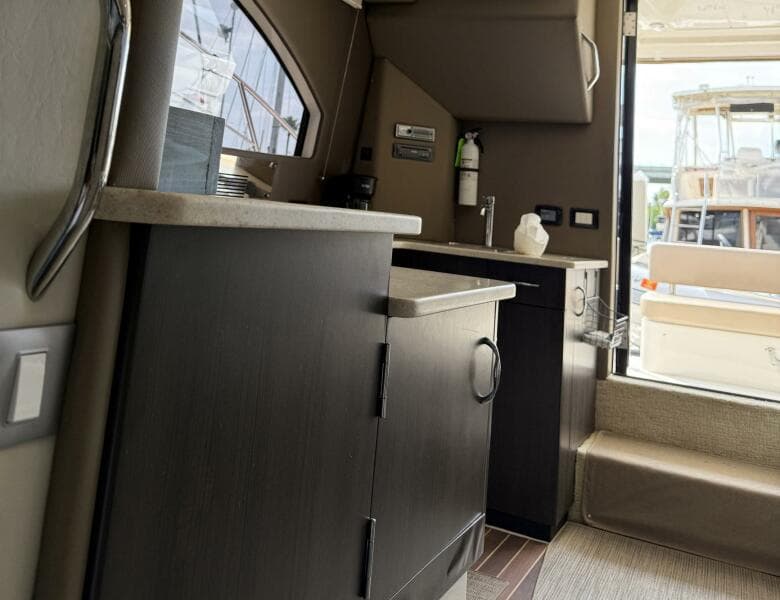 2013 Carver C-34 Command Bridge