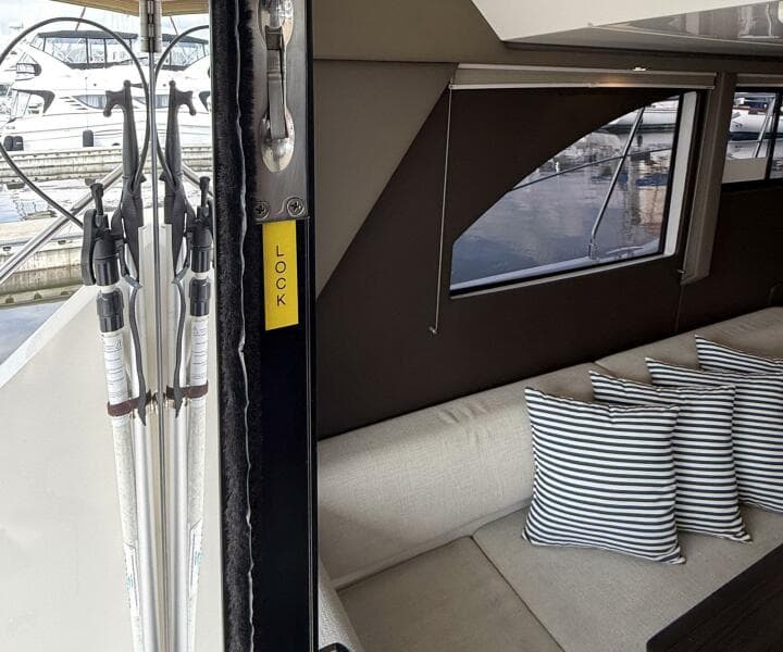 2013 Carver C-34 Command Bridge