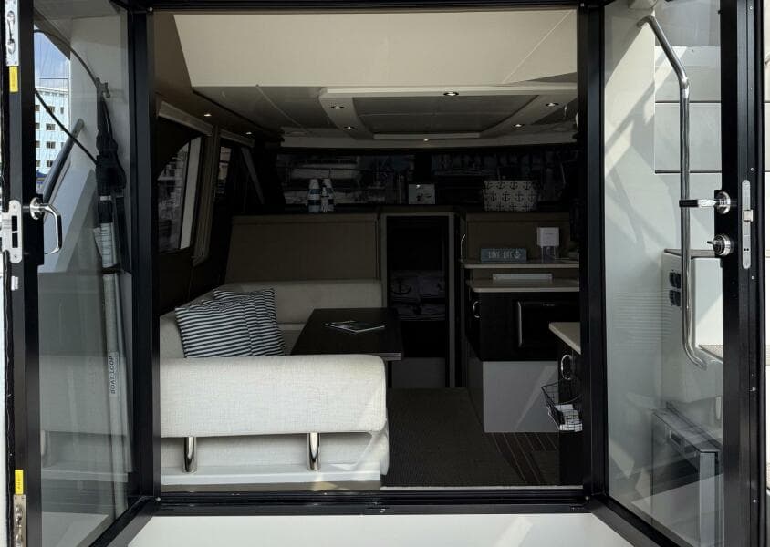 2013 Carver C-34 Command Bridge