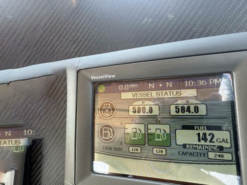 2013 Carver C-34 Command Bridge