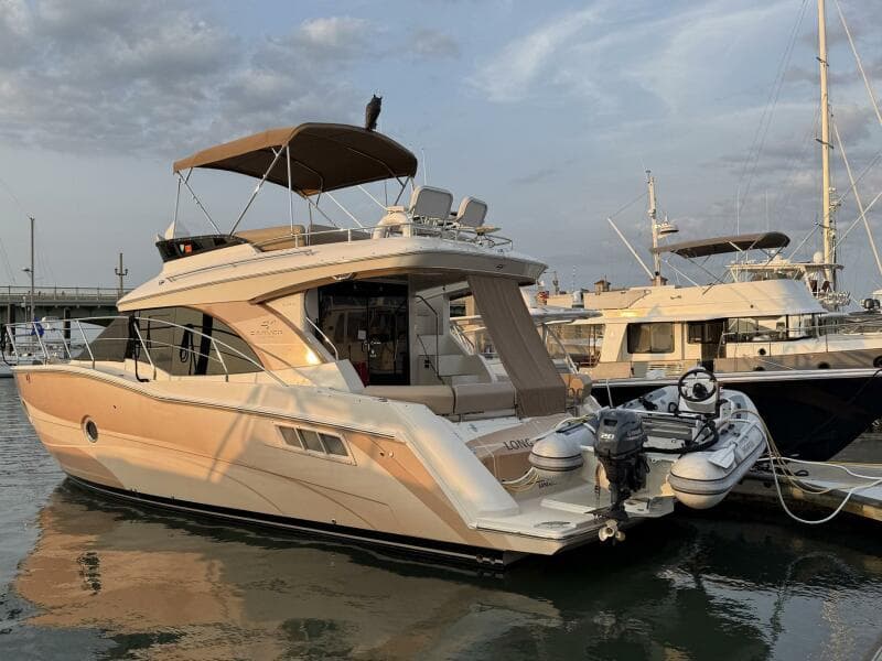 2013 Carver C-34 Command Bridge