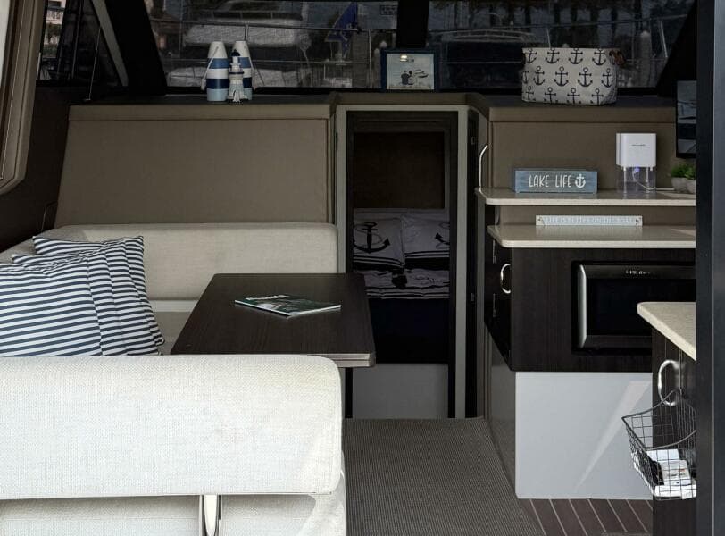 2013 Carver C-34 Command Bridge