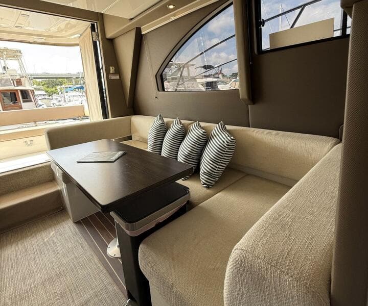 2013 Carver C-34 Command Bridge