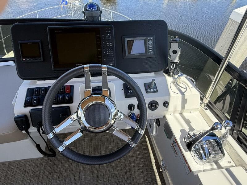 2013 Carver C-34 Command Bridge