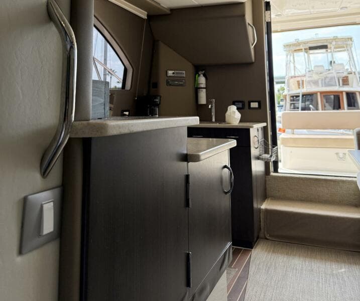 2013 Carver C-34 Command Bridge