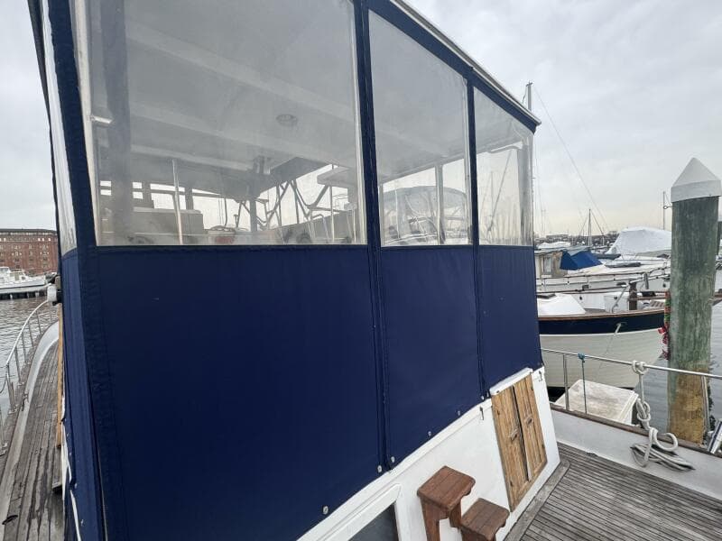 44' Marine Trader Trunk Deck  Isinglass