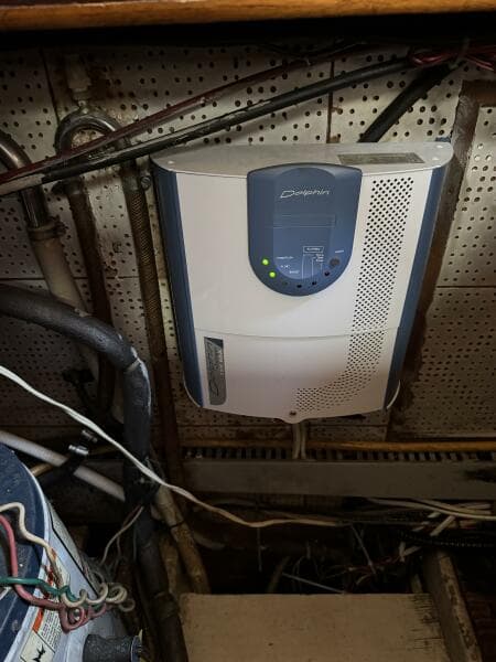 44' Marine Trader Battery Charger