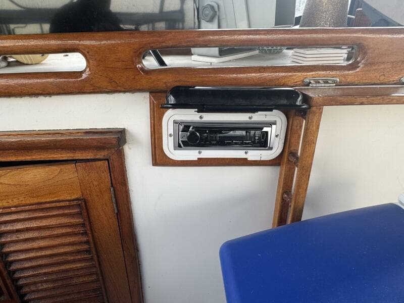 44' Marine Trader Flybridge Entertainment Radio