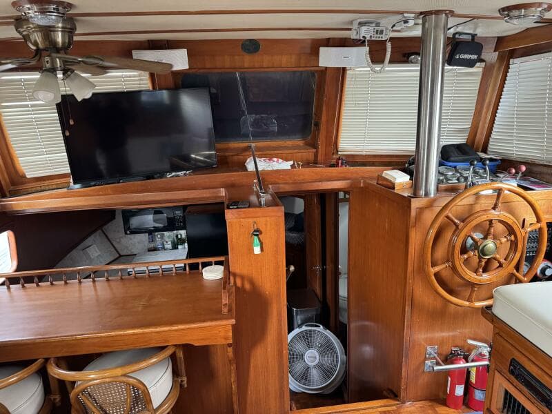 44' Marine Trader Counter / Salon Helm