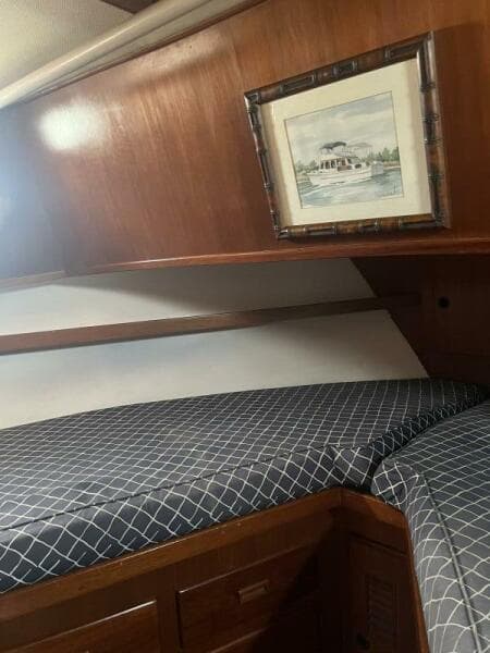 44' Marine Trader V Berth Stateroom